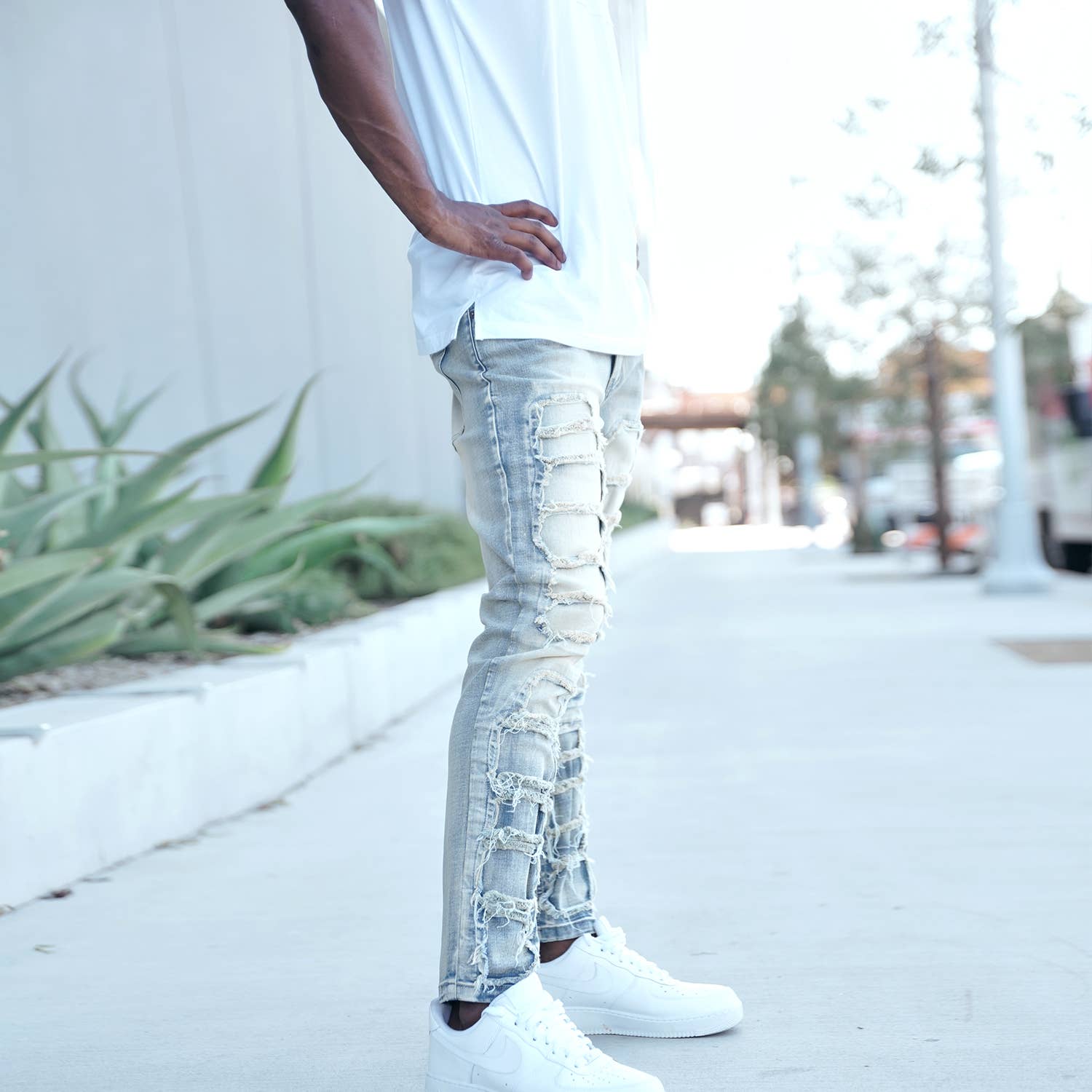 DISTRESSED DENIM JEANS / PRE-PACK