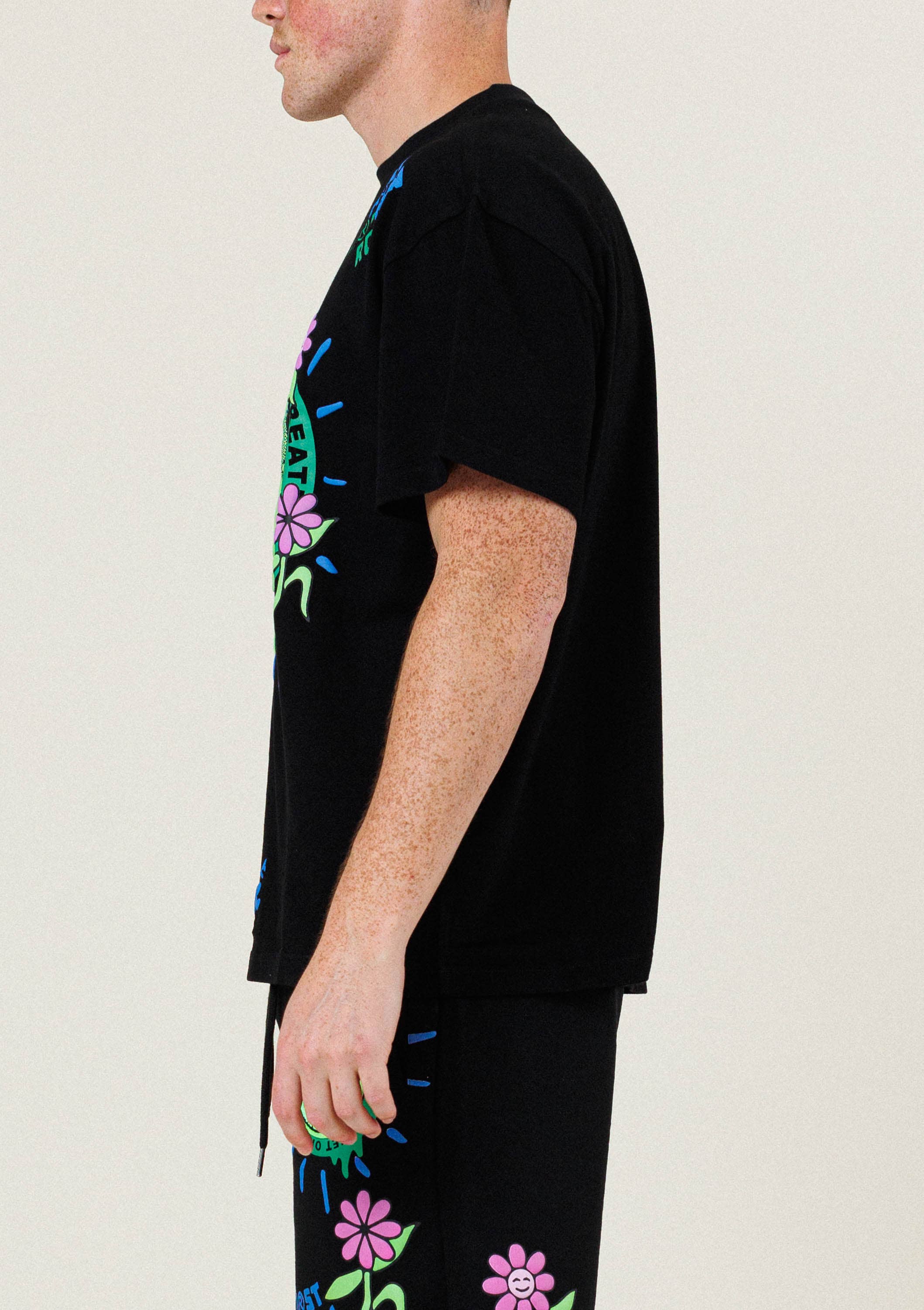 FLOWER GRAPHIC TEE