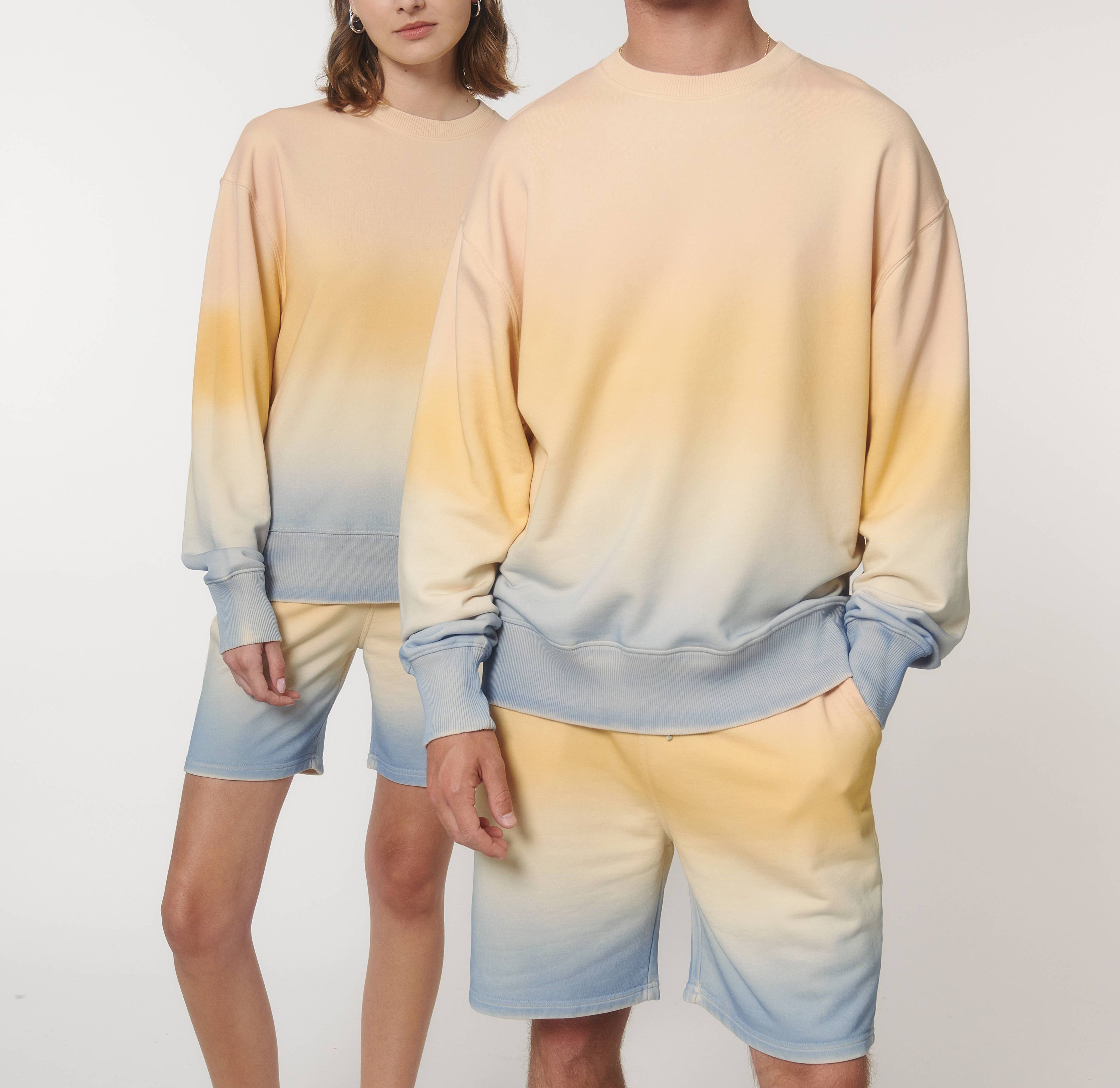 LE SWEAT-SHIRT À COL ROND OMBRE UNISEXE ET DÉCONTRACTÉ