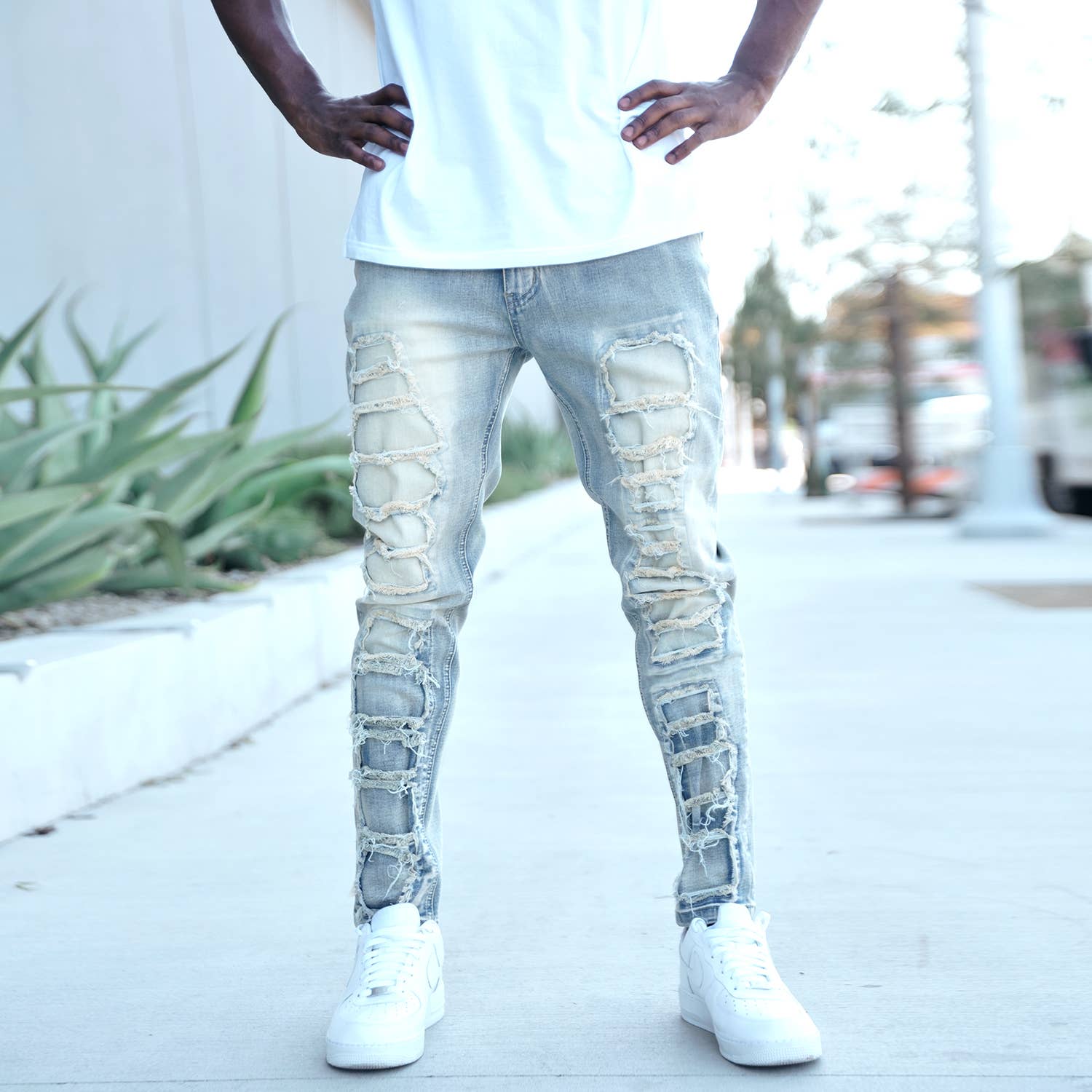 DISTRESSED DENIM JEANS / PRE-PACK